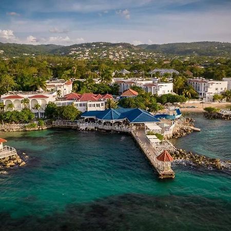 Lush Tropical Apartment Located In A 4-Star Resort Runaway Bay Esterno foto