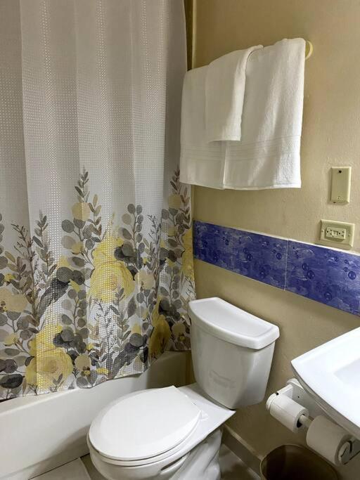 Lush Tropical Apartment Located In A 4-Star Resort Runaway Bay Esterno foto
