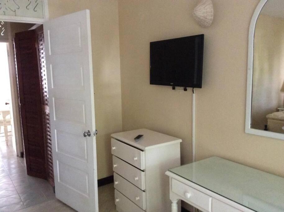 Lush Tropical Apartment Located In A 4-Star Resort Runaway Bay Esterno foto