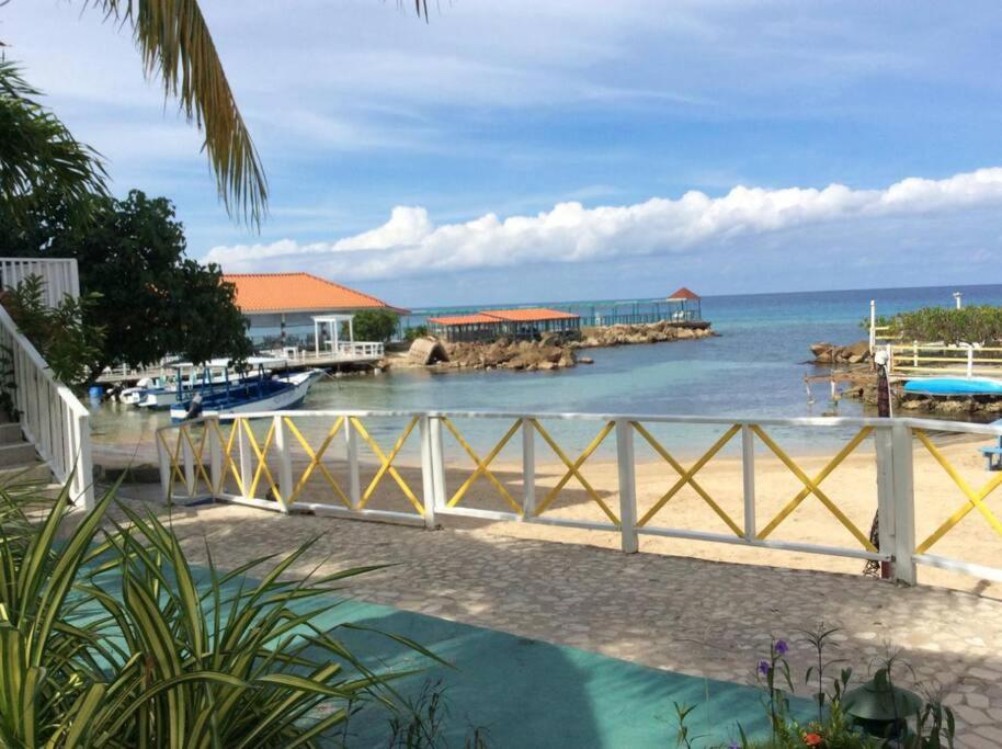 Lush Tropical Apartment Located In A 4-Star Resort Runaway Bay Esterno foto