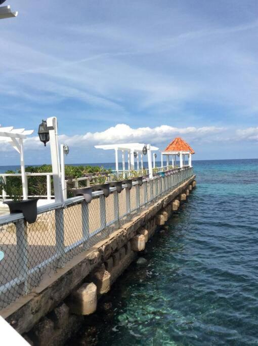 Lush Tropical Apartment Located In A 4-Star Resort Runaway Bay Esterno foto