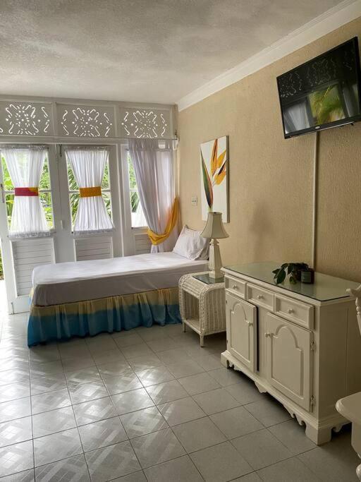 Lush Tropical Apartment Located In A 4-Star Resort Runaway Bay Esterno foto