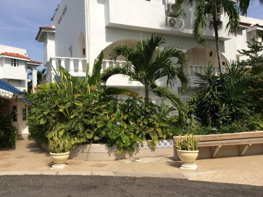 Lush Tropical Apartment Located In A 4-Star Resort Runaway Bay Esterno foto