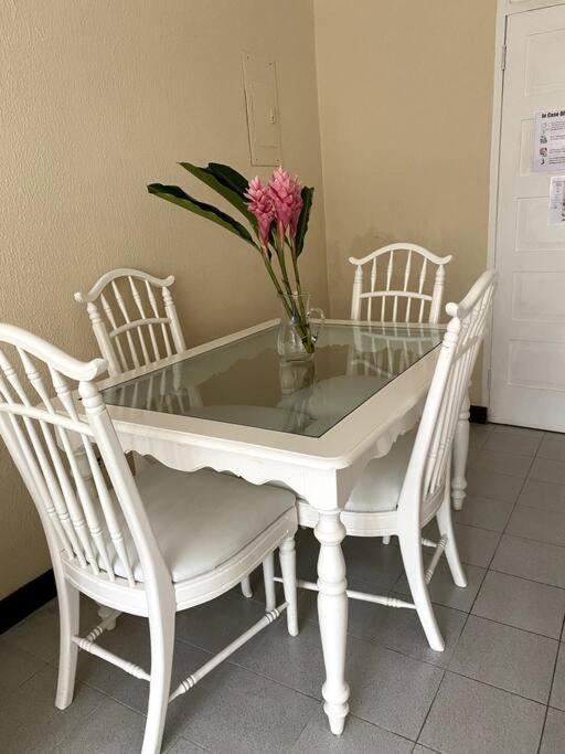 Lush Tropical Apartment Located In A 4-Star Resort Runaway Bay Esterno foto