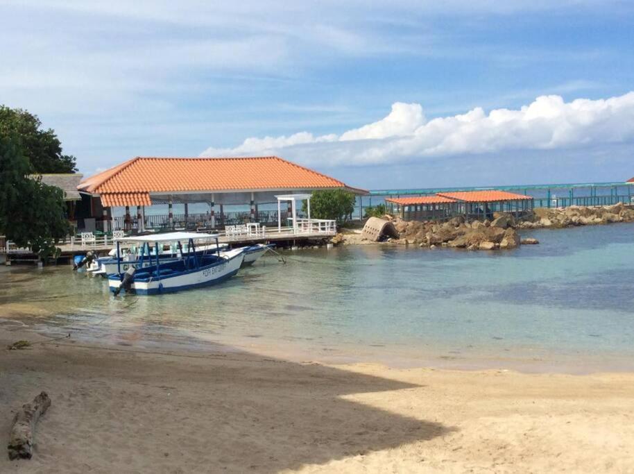 Lush Tropical Apartment Located In A 4-Star Resort Runaway Bay Esterno foto