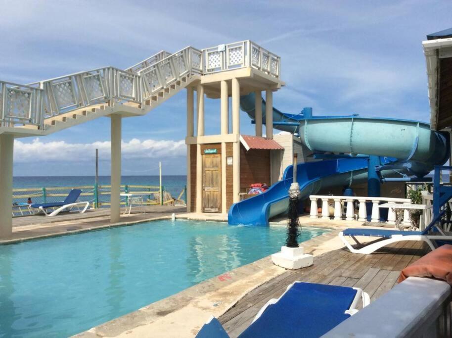 Lush Tropical Apartment Located In A 4-Star Resort Runaway Bay Esterno foto