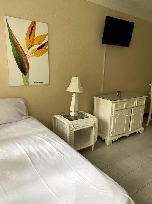Lush Tropical Apartment Located In A 4-Star Resort Runaway Bay Esterno foto